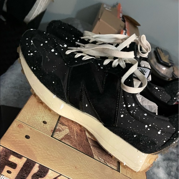 New balance - Picture 1 of 3